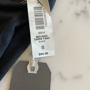 Aritzia Mid-Rise Daria Pant